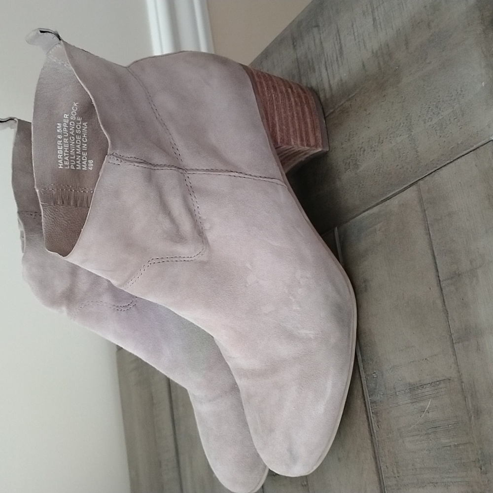 Steve Madden suede light grey/ tan booties size 6.5 Heel is 4.5cm